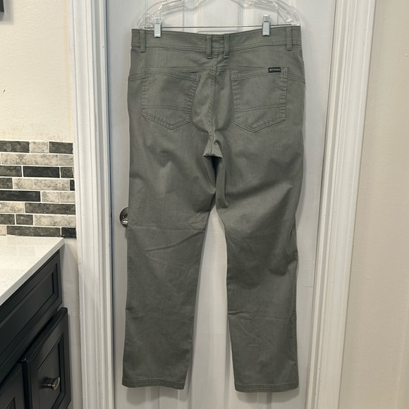 Columbia Men’s Olive Green Chinos Size 36 - Picture 2 of 7